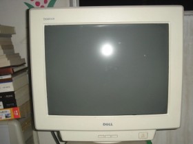 发现一个奇怪的现象:看久了曲面屏,再看平面屏时,感觉平面屏显示画面是凸出来的!